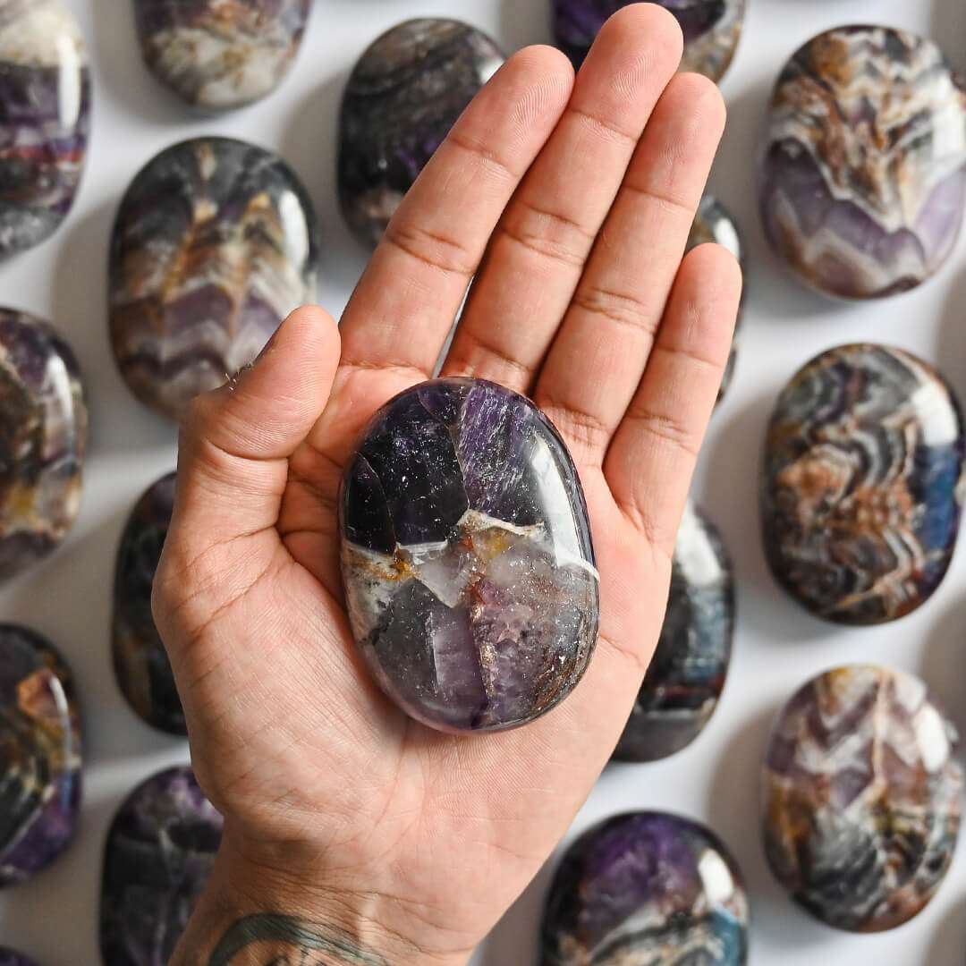 An Amethyst Palm Stones on hand