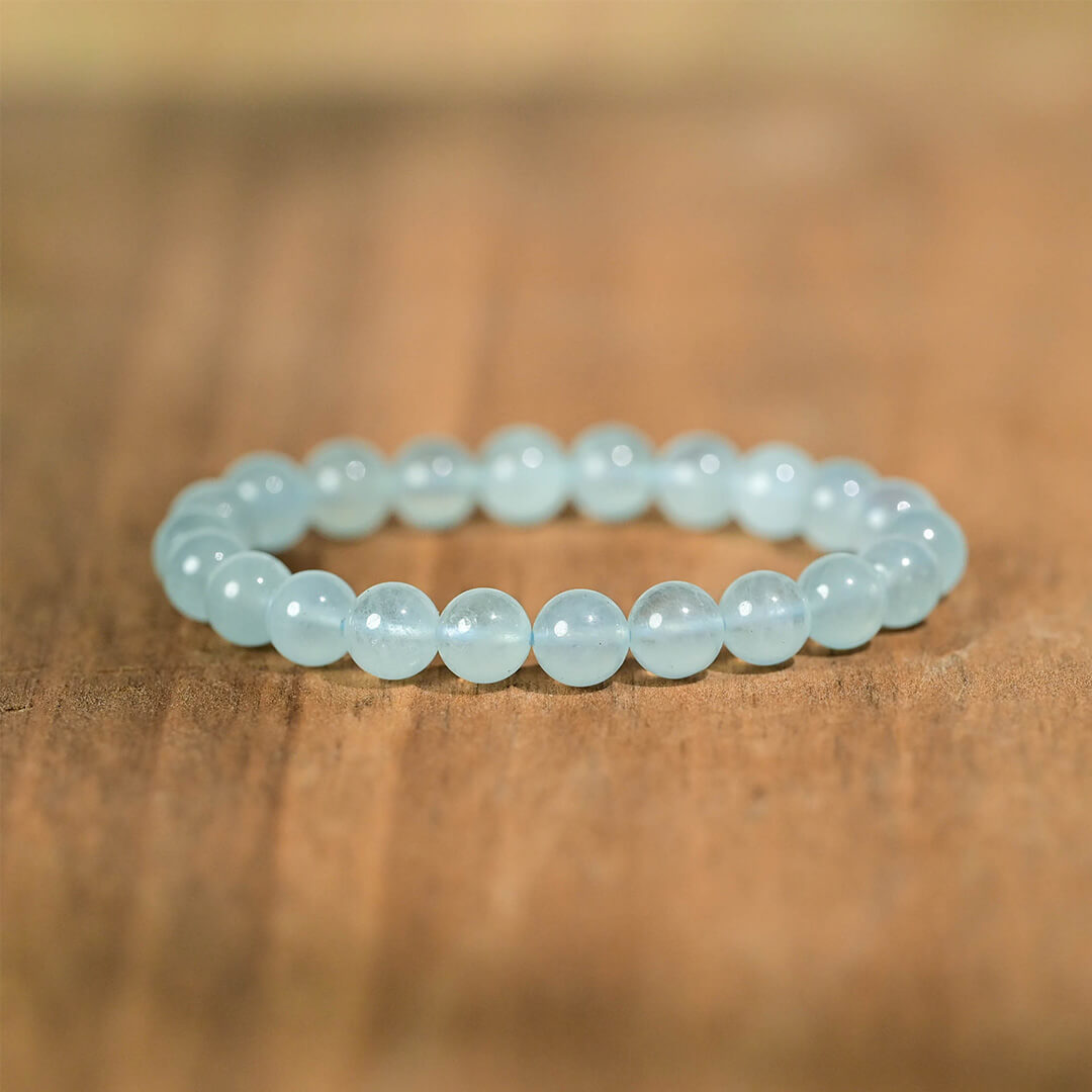 Aquamarine-Crystal-Bracelet-for-bringing-soothing-energy