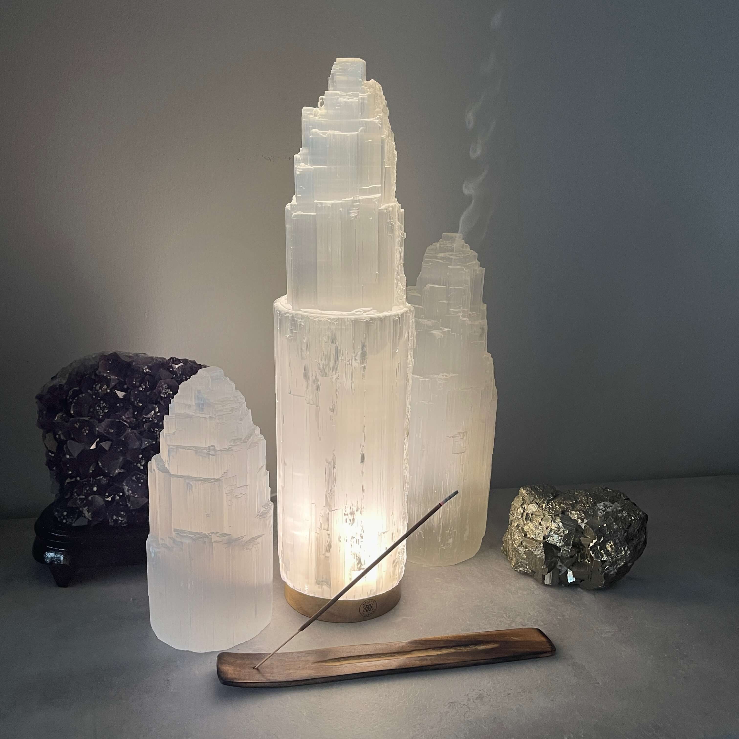 A collection of selenite crystals with different sizes
